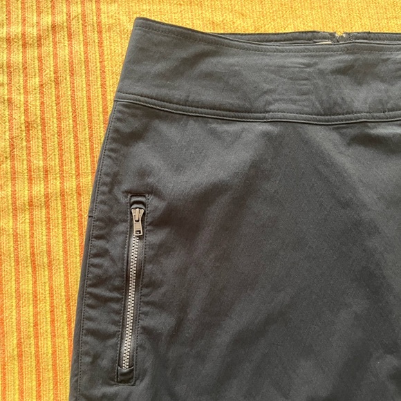 Royal Robbins Black Discovery Skirt. Stretch Travel Outdoors Cargo Skirt. Size 4 - Picture 7 of 10